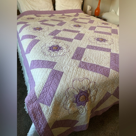 Handmade Lavender Quilt with large Flowers! 74”/92” - Picture 4 of 9